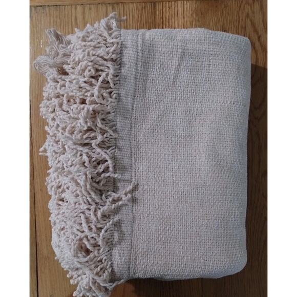 La-Z-Boy Fringed Throw Blanket - 62" x 50" - Creamy Beige Color - Open Box - Picture 4 of 7